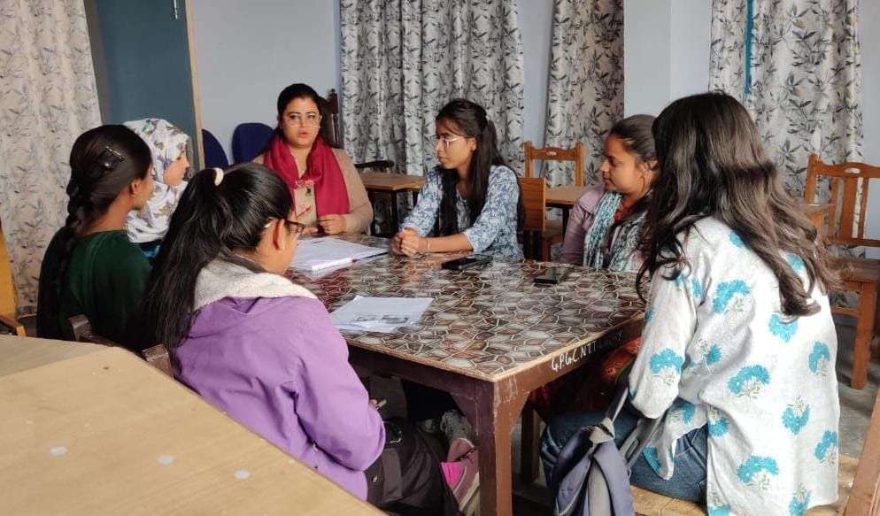 राजकीय स्नातकोत्तर महाविद्यालय, नई टिहरी में छात्रा सामान्य कक्ष द्वारा बाल शोषण पर संगोष्ठी आयोजित