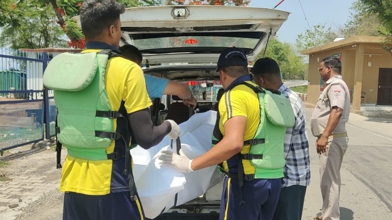 ब्रेकिंग न्यूज: पशुलोक बैराज में मिला युवक तेजपाल का शव, SDRF की सर्चिंग के बाद शिनाख्त, लक्ष्मण झूला पुलिस को सौंपा गया