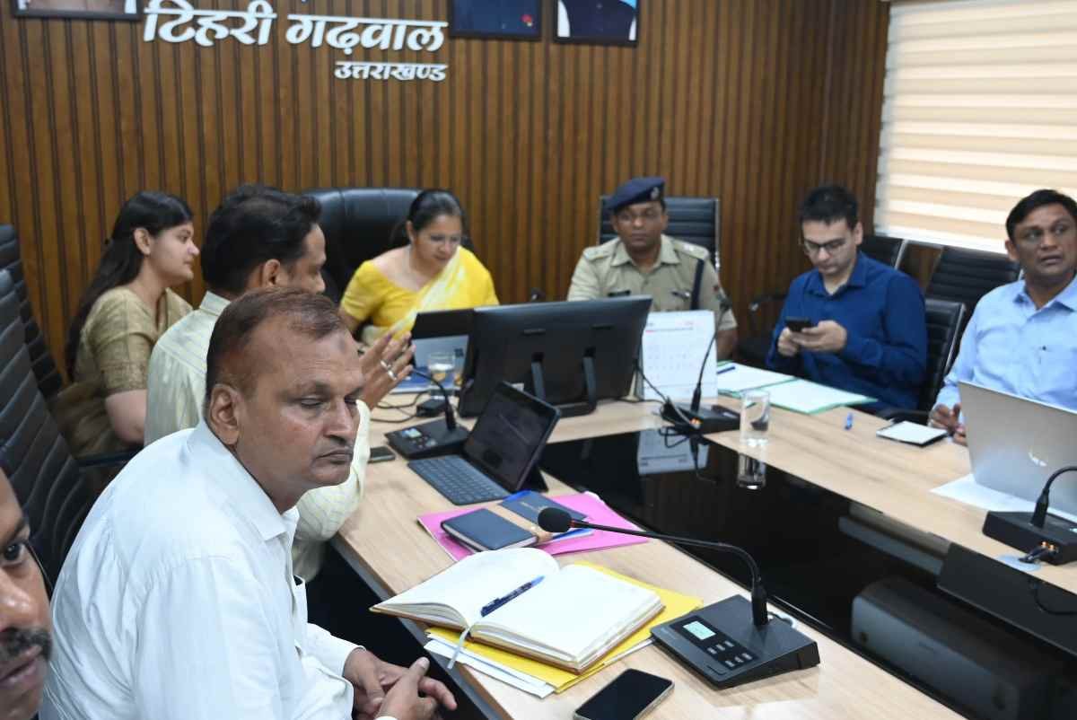 मुख्यमंत्री ने सीएम हेल्पलाइन 1905 की लंबित शिकायतों पर सख्ती दिखाई, जल्द निस्तारण के दिए निर्देश