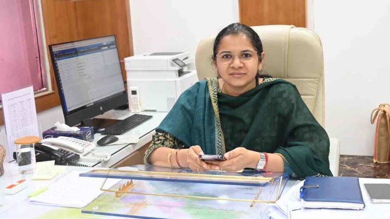 ब्रेकिंग: डीएम ने EO नगर पालिका टिहरी का वेतन रोका, चंबा के EO को अतिरिक्त प्रभार