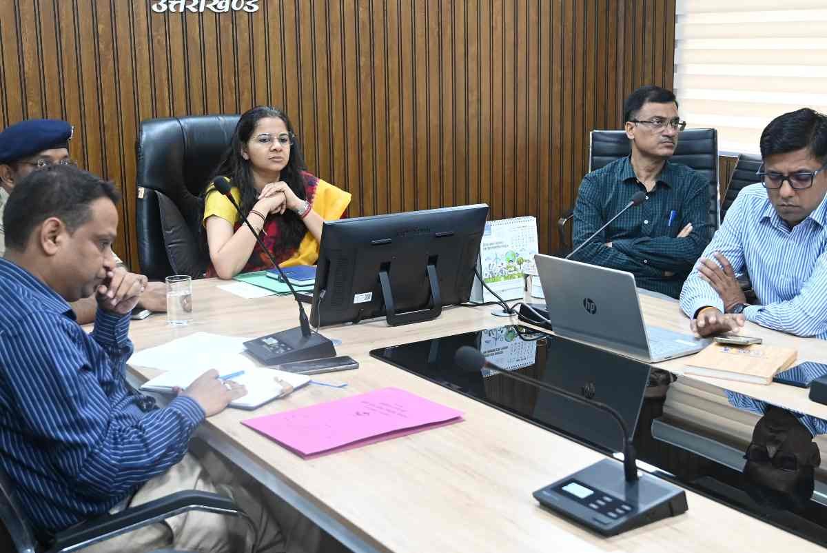 राज्यपाल ने आपदा प्रबंधन तैयारियों की समीक्षा की, “आपदा सखी योजना” और “भूदेव एप” की सराहना