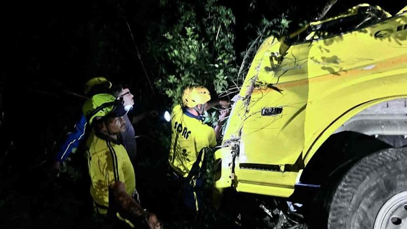 ब्रेकिंग: डोबरा चांठी के पास पिकअप वाहन खाई में गिरा, SDRF ने चालक को खाई से सुरक्षित निकाला