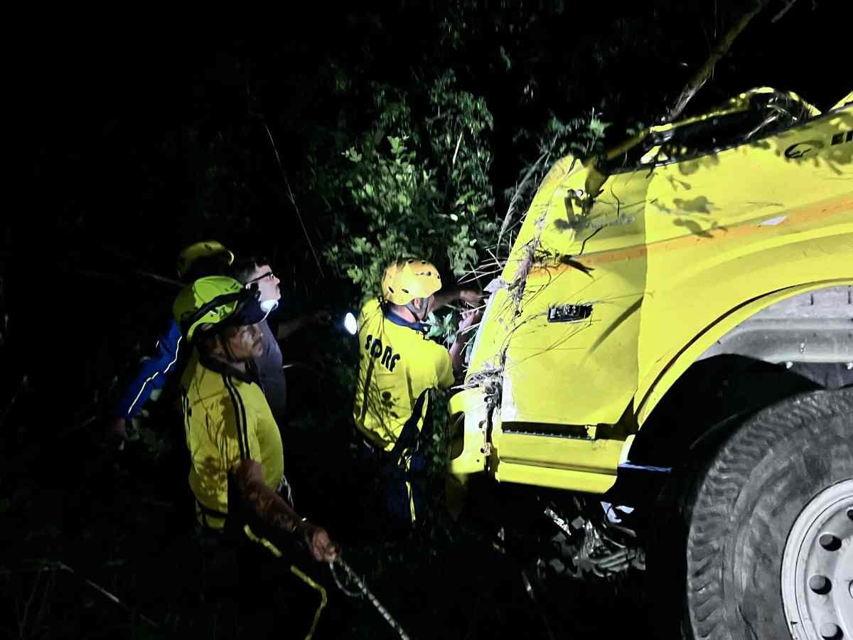 ब्रेकिंग: डोबरा चांठी के पास पिकअप वाहन खाई में गिरा, SDRF ने चालक को खाई से सुरक्षित निकाला