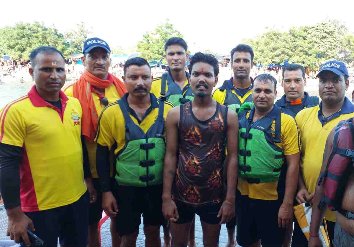 गंगा में डूबते सात शिवभक्तों को SDRF ने बचाया: कांवड़ मेले में साहस और सेवा का अद्वितीय उदाहरण