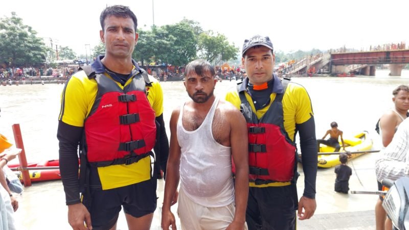 ब्रेकिंग न्यूज: SDRF ने गंगा में डूब रहे 3 कांवरियों को बचाया