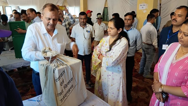 त्रिस्तरीय पंचायत चुनाव के तहत भिलंगना ब्लॉक के मतदान कार्मिकों को दिया गया प्रशिक्षण