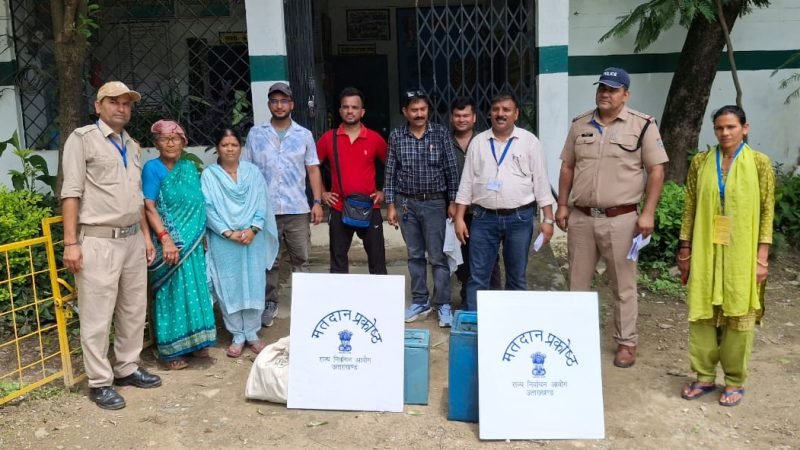 द्वितीय चरण के लिए टिहरी जिले से सभी 522 पोलिंग पार्टियां रवाना: मतदान कल