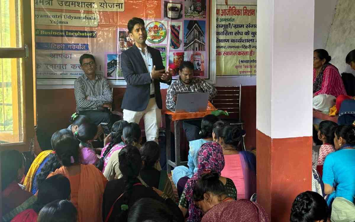 ग्रामीण सपनों को नई उड़ान: लम्बगांव में उद्यमिता कार्यशाला सम्पन्न