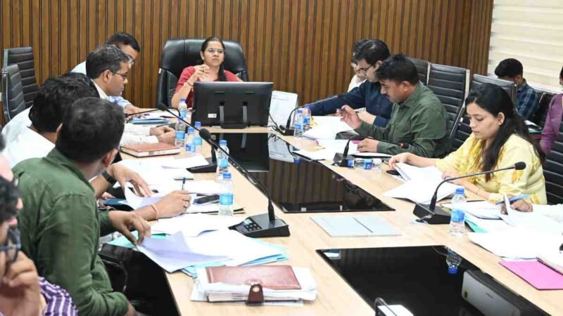 खनिज न्यास प्रकरणों के संबंध में बैठक आयोजित