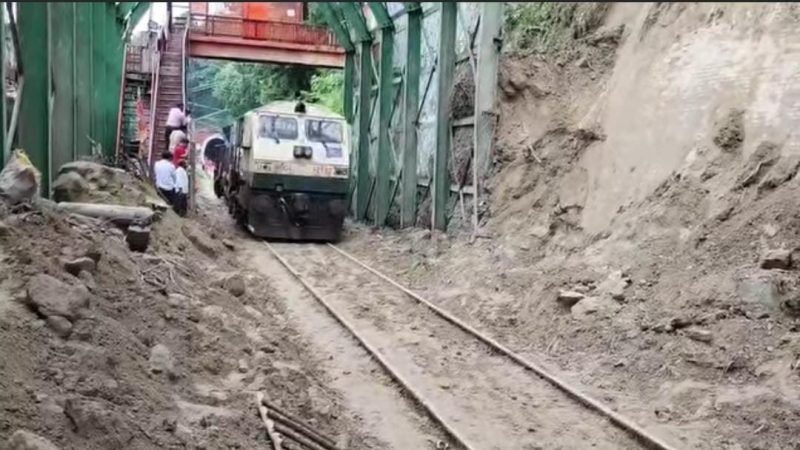हरिद्वार-दून रेलवे ट्रैक 20 घंटे में पुनः बहाल, कप्तान तृप्ति भट्ट ने जताई संतुष्टि