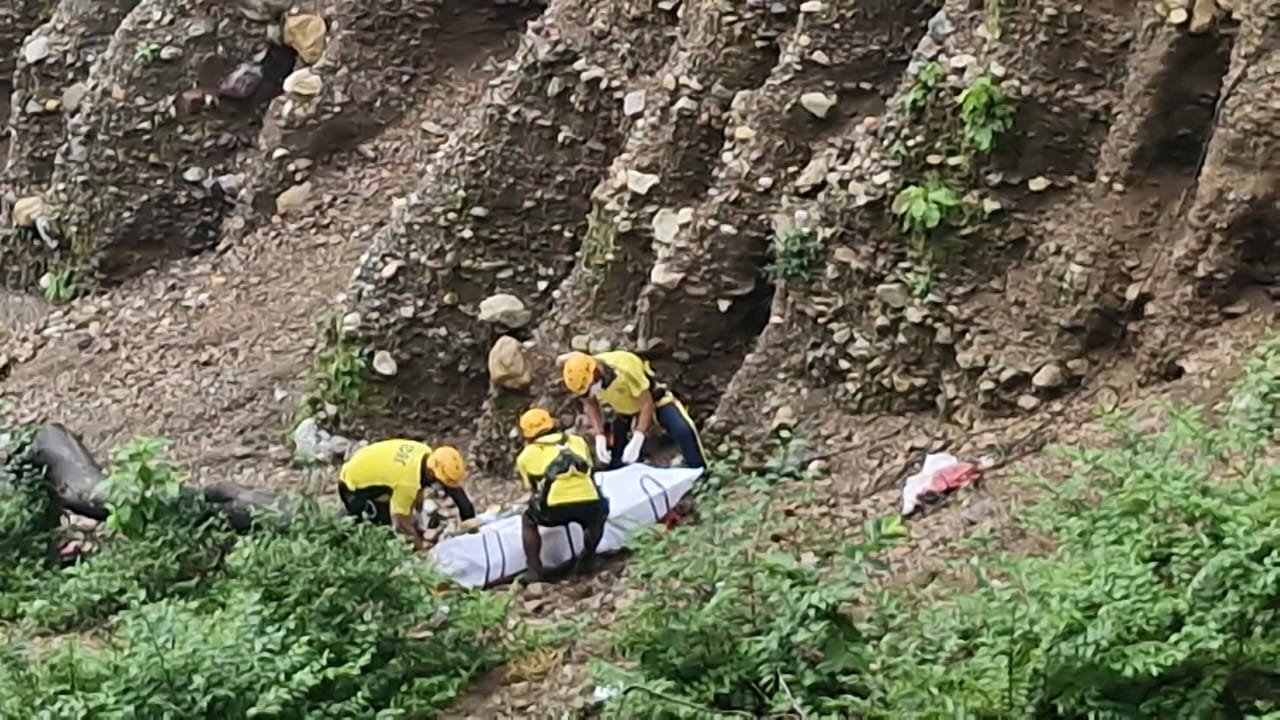 यहां खाई से अज्ञात शव बरामद, SDRF ने किया रेस्क्यू