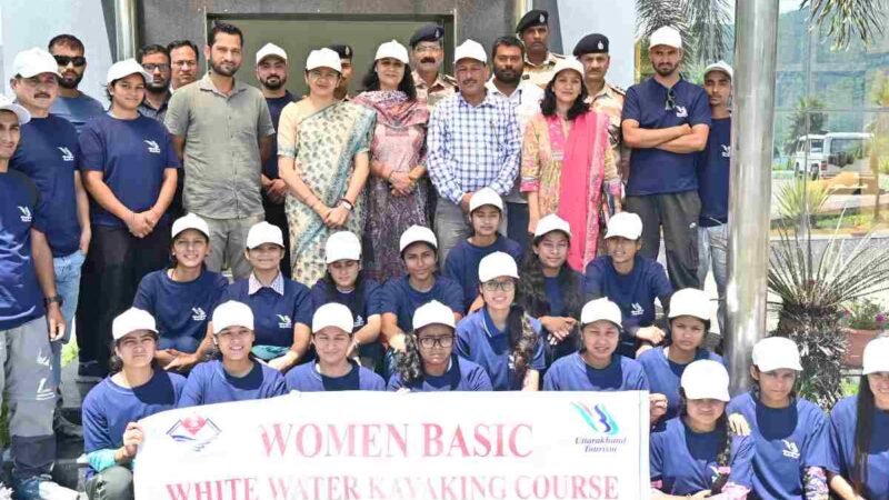 टिहरी झील में महिलाओं का कयाकिंग प्रशिक्षण शुरू, बनेंगी रिवर गाइड