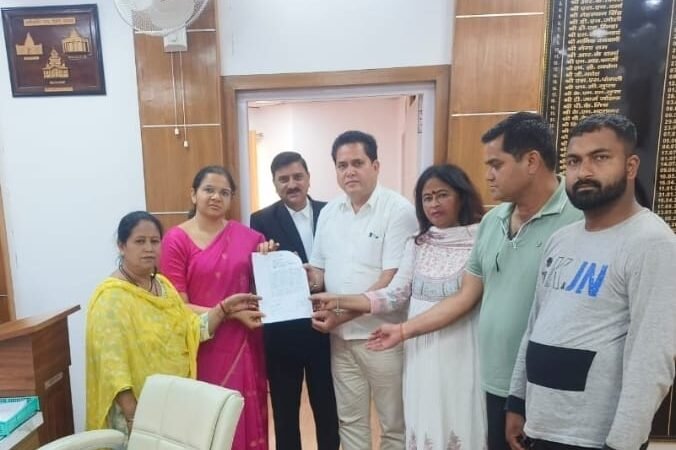 साहिल बिष्ट हत्या प्रकरण: कांग्रेस ने डीएम को सौंपा ज्ञापन
