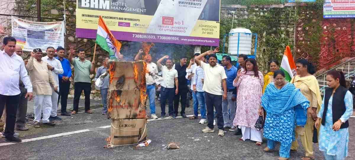 हिमांशु चमोली प्रकरण को लेकर कांग्रेस ने फूंका पुतला