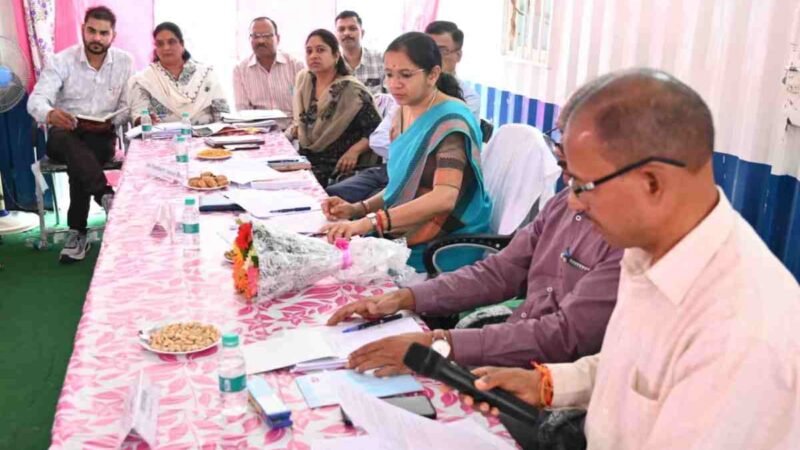 जिलाधिकारी ने सौंग बाँध प्रभावितों की समस्याएँ सुनीं