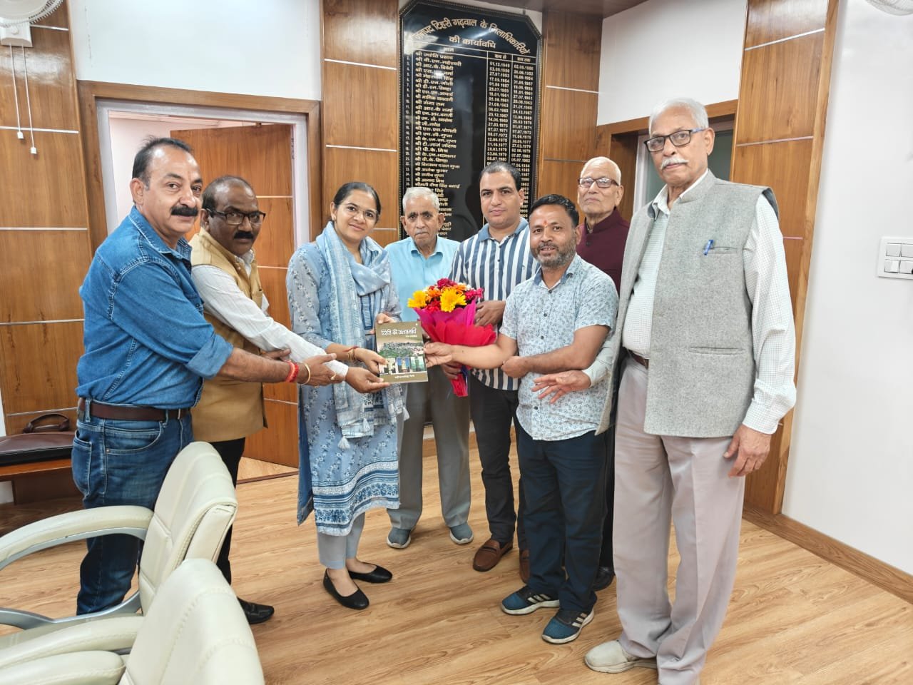 रामलीला समिति के पदाधिकारियों ने जिलाधिकारी से की मुलाकात