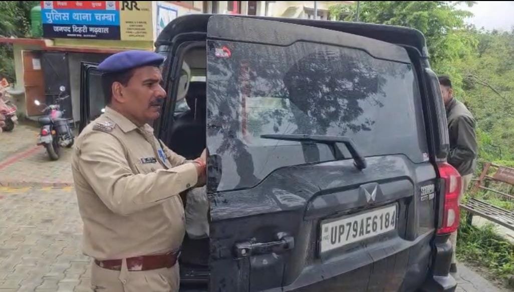 नशे में सायरन बजाता स्कॉर्पियो चालक गिरफ्तार, गाड़ी सीज