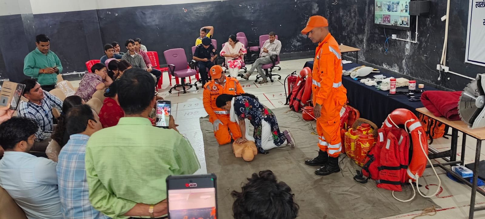 NDRF ने ITI कॉम्प्लेक्स में किया कम्युनिटी अवेयरनेस कार्यक्रम