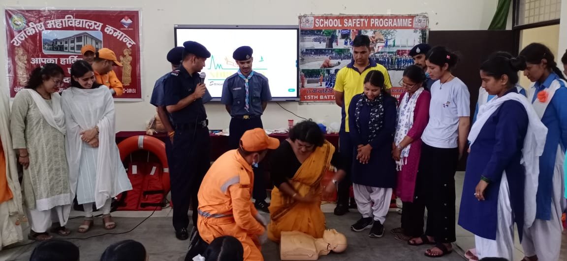 कमान्द में NDRF का स्कूल सेफ्टी कार्यक्रम, छात्रों को दिया आपदा प्रबंधन का प्रशिक्षण