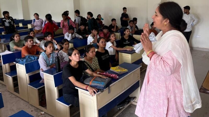 मेंटरिंग के अंतर्गत प्रतियोगी परीक्षाओं पर कार्यशाला