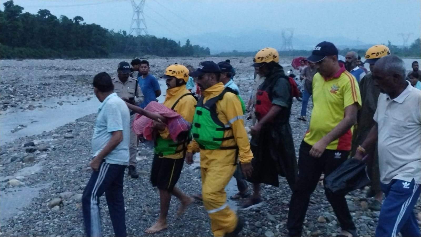 SDRF ने सॉन्ग नदी में डूबते 12 वर्षीय बालक को बचाया, अस्पताल पहुँचाया
