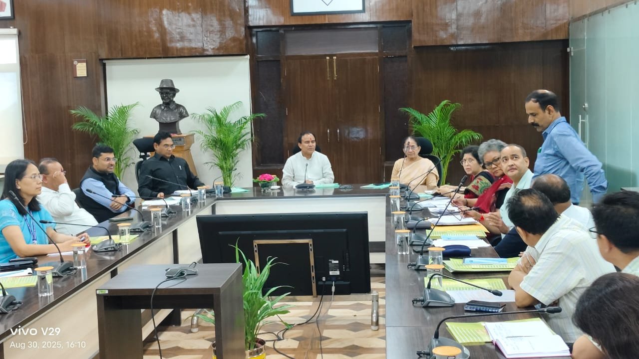 बिना डॉक्टर की सलाह के नहीं बिकेंगी गर्भ संबंधी दवाएं : स्वास्थ्य मंत्री