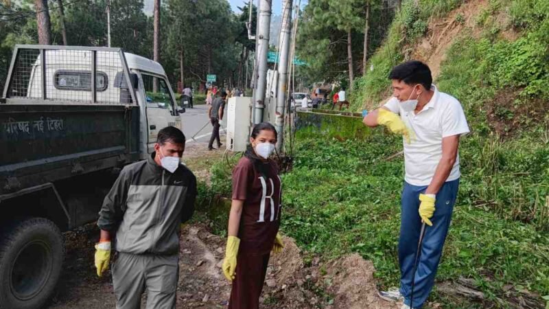 डीएम और पालिकाध्यक्ष की अगुवाई में चला साप्ताहिक स्वच्छता अभियान