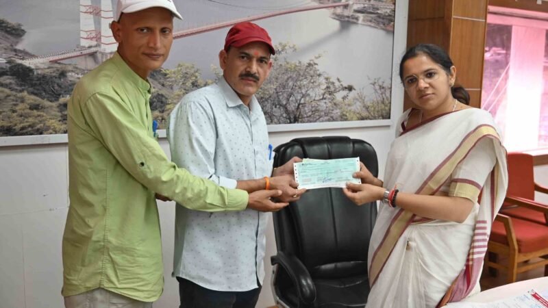 व्यापार मंडल नई टिहरी ने आपदा पीड़ितों के लिए बढ़ाया मदद का हाथ