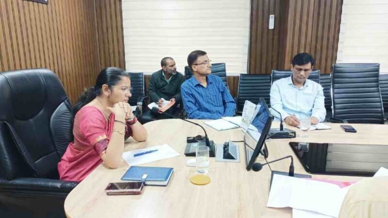 डीएम टिहरी की अध्यक्षता में वन भूमि हस्तान्तरण संबंधी बैठक सम्पन्न