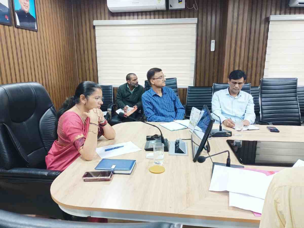 डीएम टिहरी की अध्यक्षता में वन भूमि हस्तान्तरण संबंधी बैठक सम्पन्न