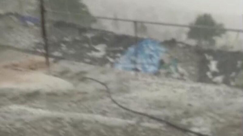 किसानों पर दोहरी मार: बारिश से बेघर, ओलावृष्टि से फसल बर्बाद