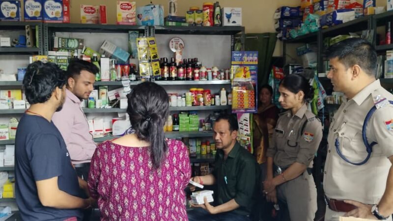 तपोवन, मुनि की रेती व कैलाश गेट में दवा दुकानों का औचक निरीक्षण