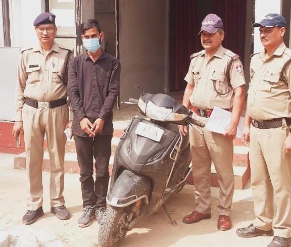 चोरी की स्कूटी के साथ युवक गिरफ्तार, टिहरी पुलिस की बड़ी सफलता