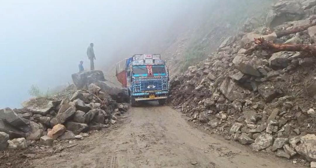 ऋषिकेश-चंबा मार्ग पुनः यातायात हेतु खुला, नालूपानी में मार्ग अवरुद्ध