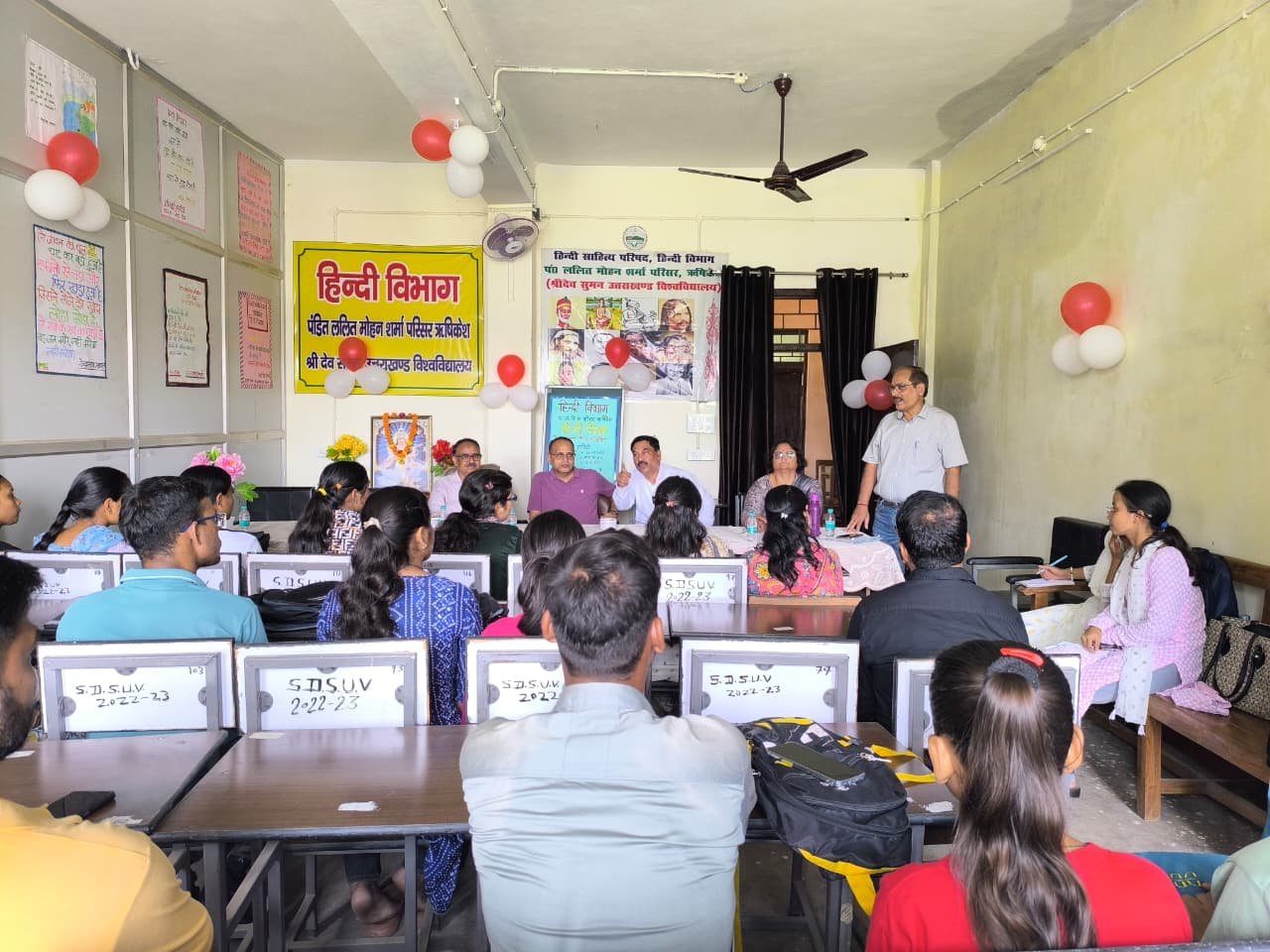 पंडित ललित मोहन शर्मा परिसर ऋषिकेश में हिंदी दिवस पर हुआ विशेष कार्यक्रम