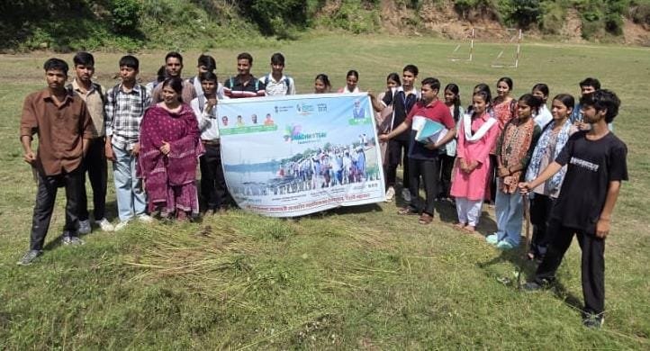 ओमकारानंद महाविद्यालय में गाजर घास उन्मूलन अभियान आयोजित