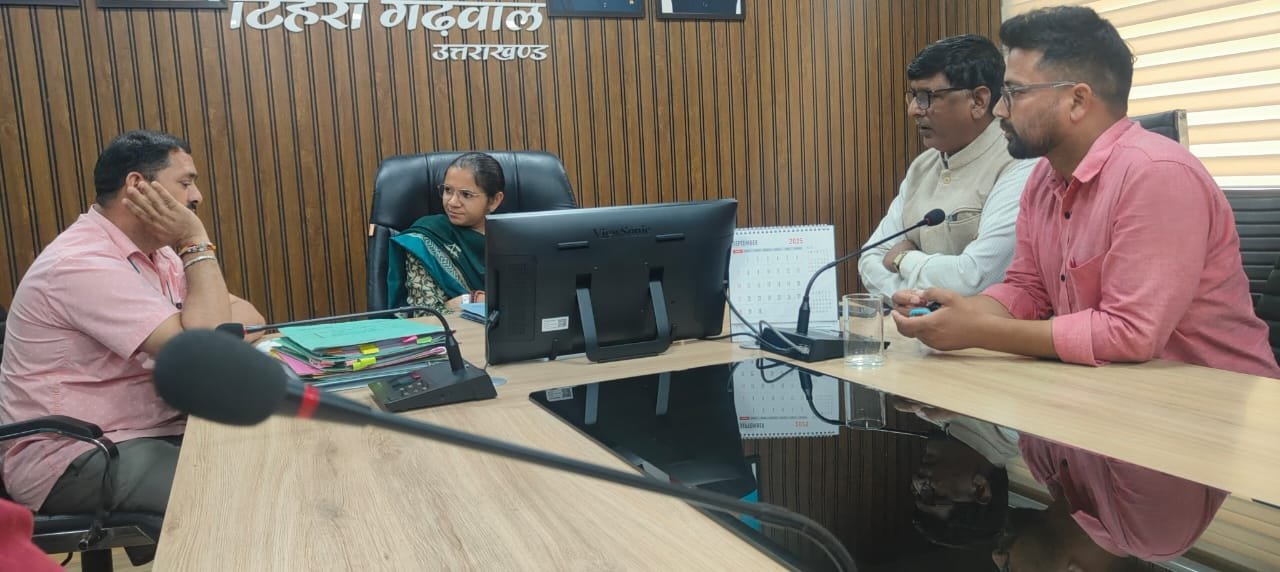 वार्ड 10 की समस्याओं पर कार्रवाई होगी तेज, सभासद नवीन सेमवाल ने डीएम से की मुलाकात