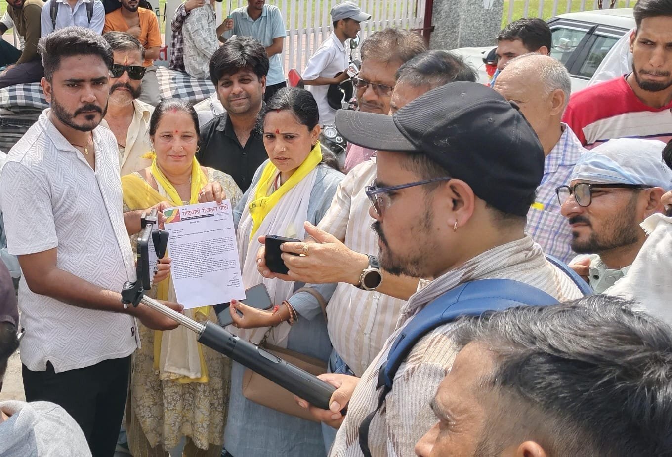 पेपर लीक के खिलाफ बेरोजगारों के समर्थन में उतरी राष्ट्रवादी रीजनल पार्टी