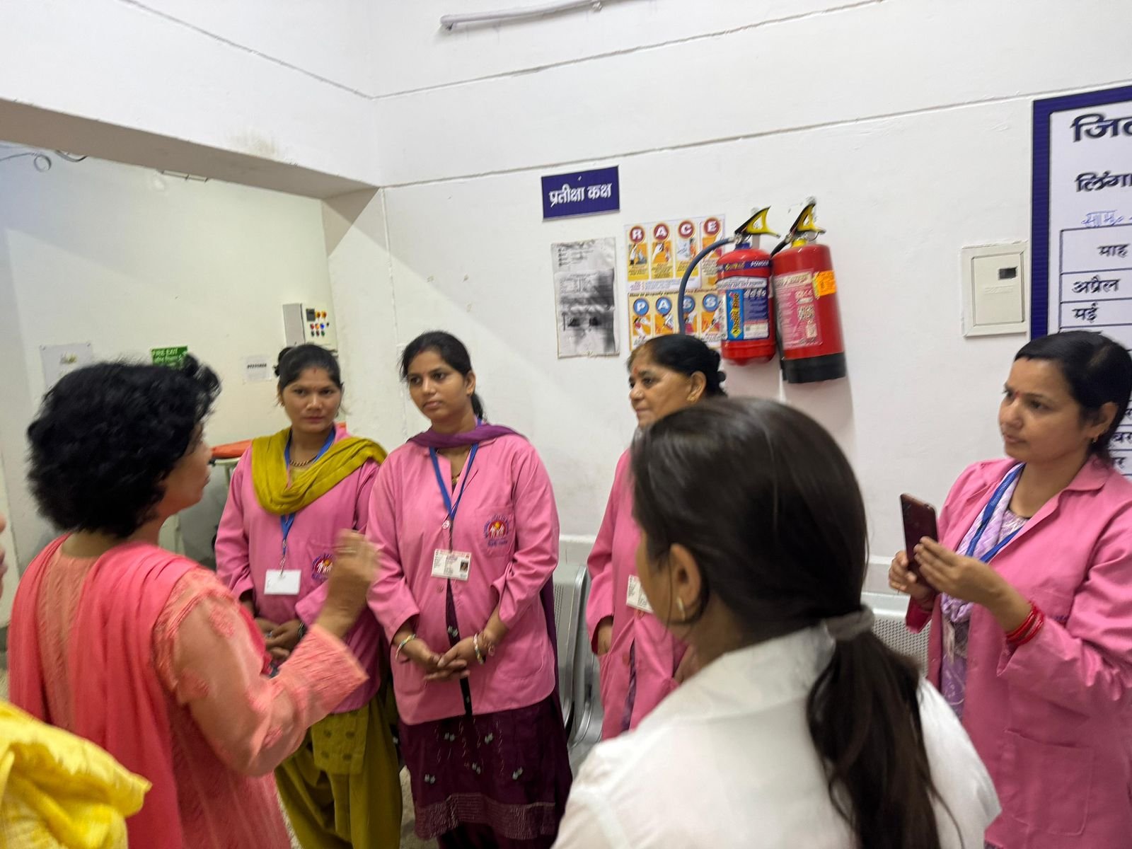 अपर सचिव केंद्रीय स्वास्थ्य मंत्रालय ने किया देवप्रयाग सीएचसी का निरीक्षण, स्वास्थ्य शिविरों की ली समीक्षा