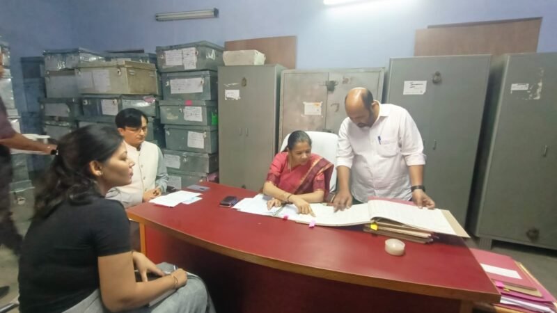 जिलाधिकारी टिहरी ने मुख्य कोषागार का किया अर्द्धवार्षिक निरीक्षण