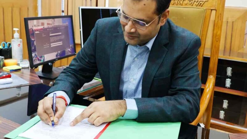 चमोली के नवनियुक्त डीएम गौरव कुमार ने संभाला पदभार