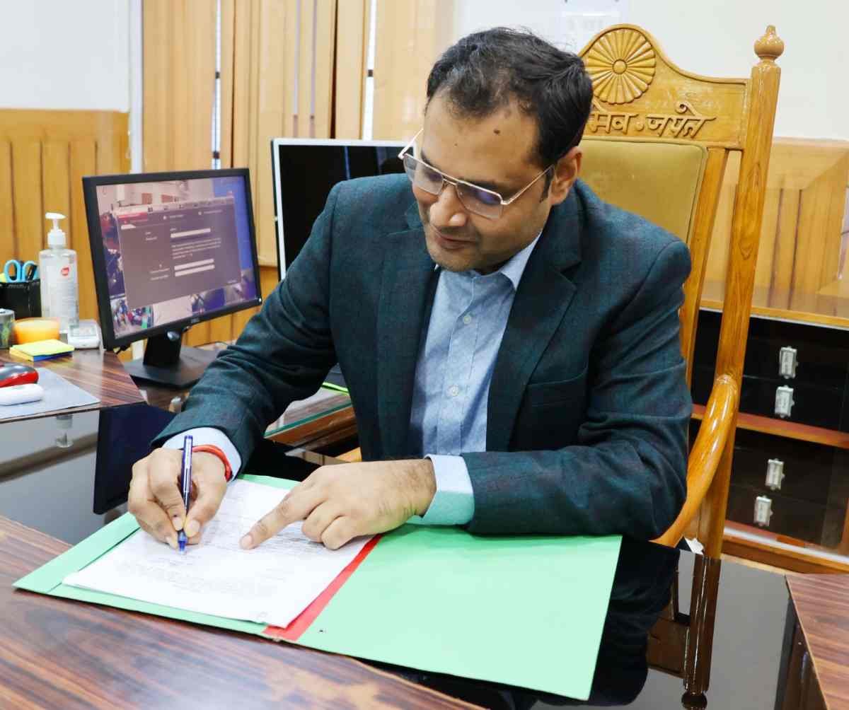 चमोली के नवनियुक्त डीएम गौरव कुमार ने संभाला पदभार