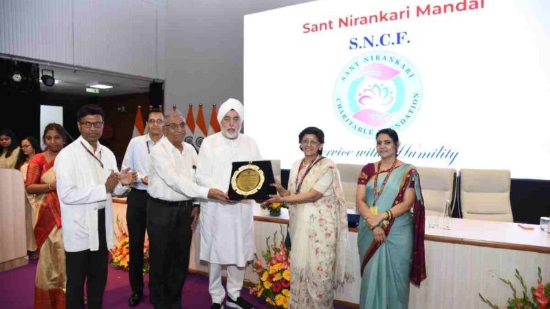 राष्ट्रीय स्वैच्छिक रक्तदाता दिवस पर संत निरंकारी मिशन सम्मानित