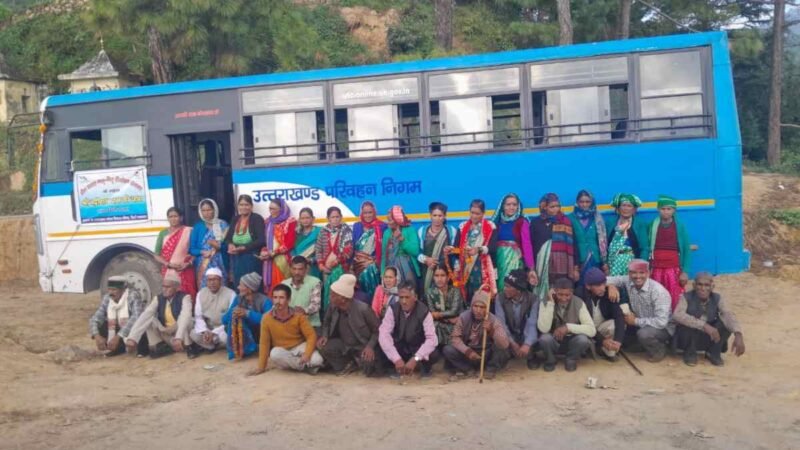 मातृ-पितृ तीर्थ योजना के अंतर्गत वरिष्ठ नागरिकों को श्री बद्रीनाथ धाम के लिए 4 दिवसीय यात्रा पर रवाना किया गया