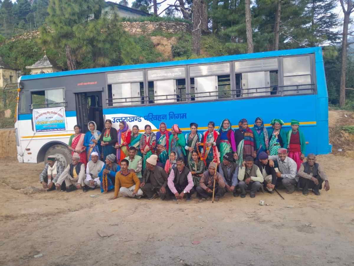मातृ-पितृ तीर्थ योजना के अंतर्गत वरिष्ठ नागरिकों को श्री बद्रीनाथ धाम के लिए 4 दिवसीय यात्रा पर रवाना किया गया