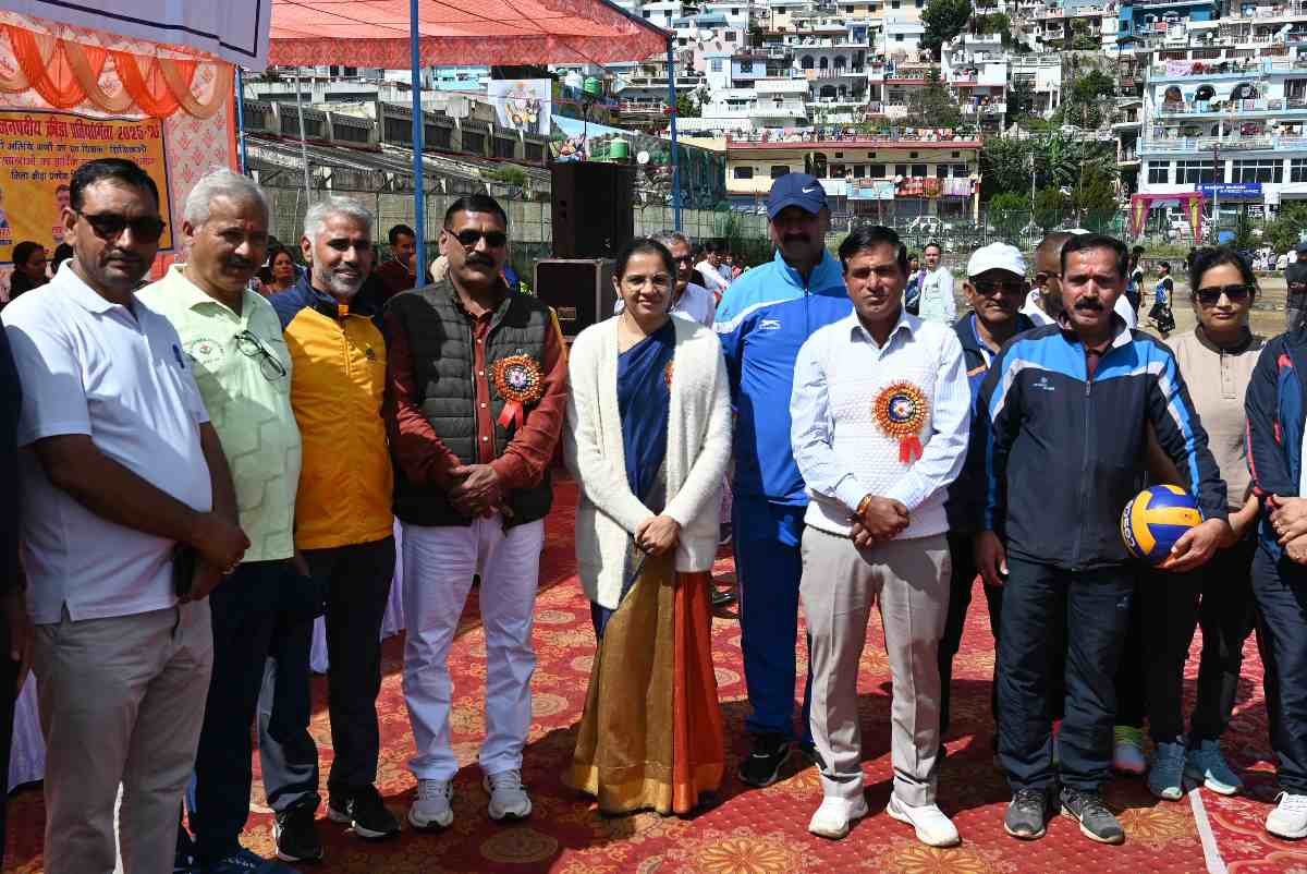 डीएम ने किया विद्यालयी शरदकालीन क्रीड़ा प्रतियोगिता का शुभारंभ