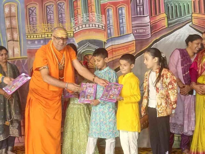 रामलीला महोत्सव के 15वें दिन अहिरावण लीला ने मोहा मन, रसिक महाराज ने किया बच्चों का उत्साहवर्धन