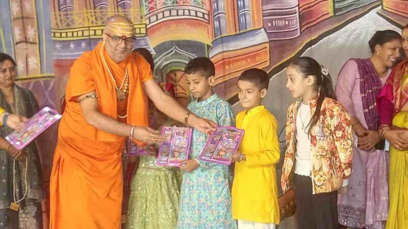 रामलीला महोत्सव के 15वें दिन अहिरावण लीला ने मोहा मन, रसिक महाराज ने किया बच्चों का उत्साहवर्धन
