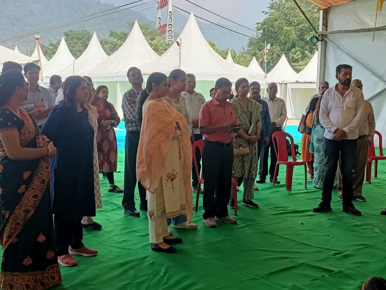 डीएम ने सरस मेला की तैयारियों का लिया जायजा