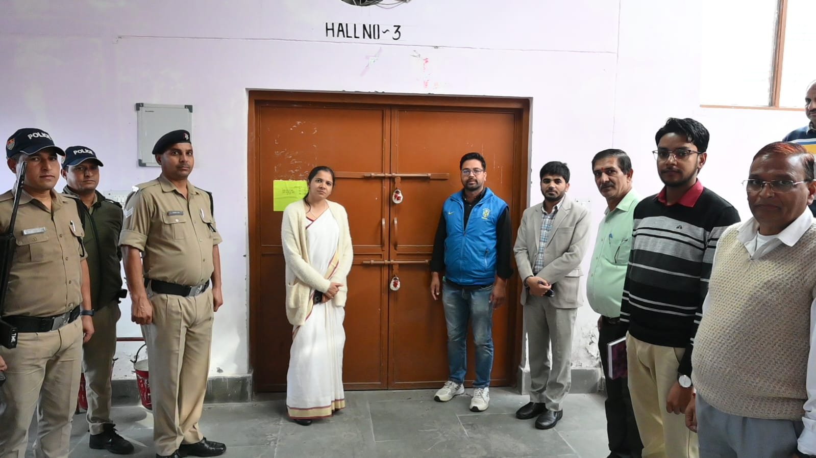 डीएम टिहरी ने किया ईवीएम एवं वीवीपैट वेयरहाउस का औचक निरीक्षण